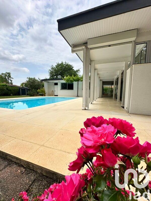 Maison - 252 m² - 8 pièces