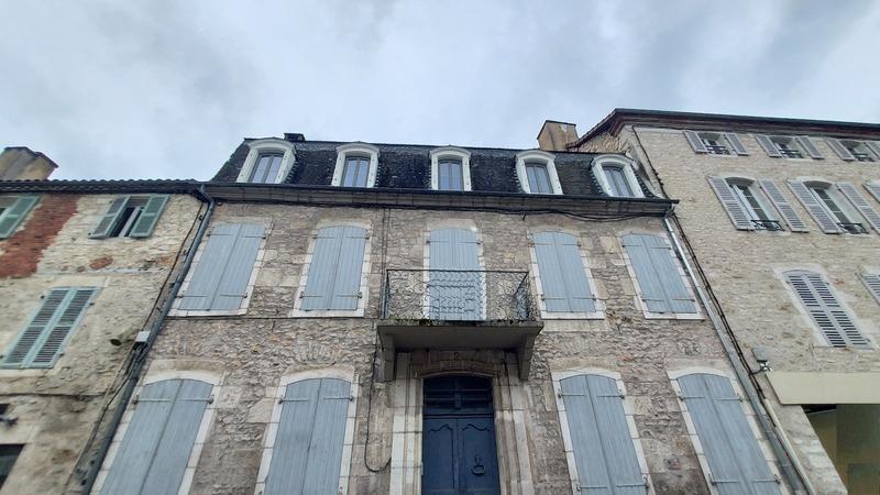 Immeuble - 165 m² - 9 pièces