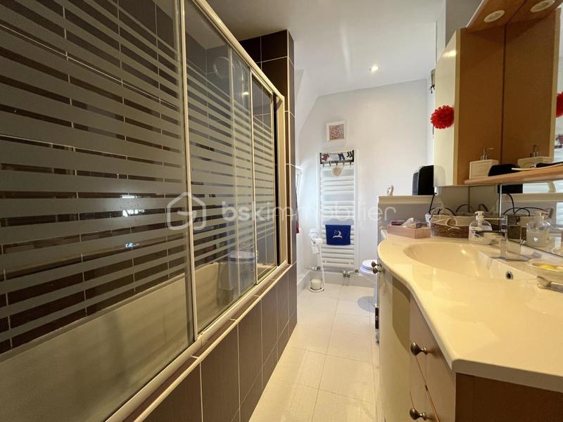 Demeure - 167 m² - 8 pièces