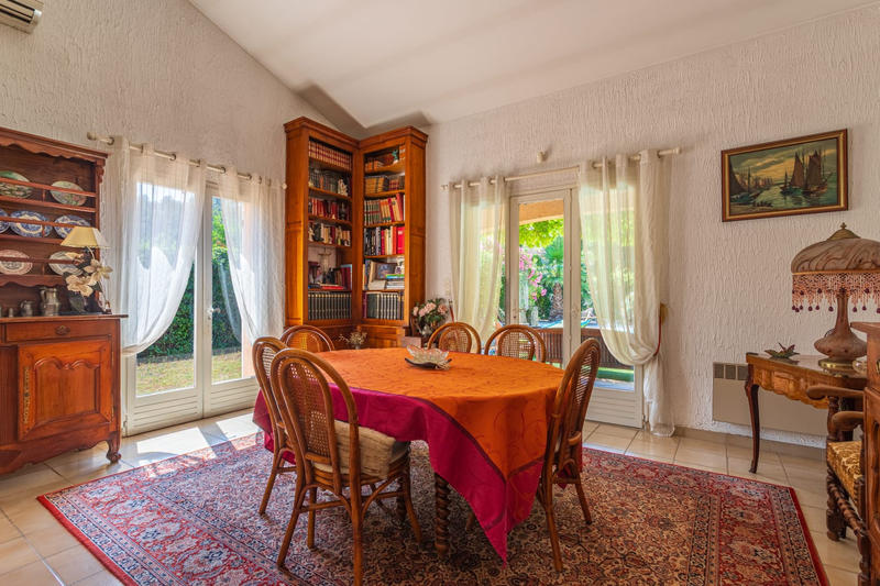 Maison - 250 m² - 9 pièces