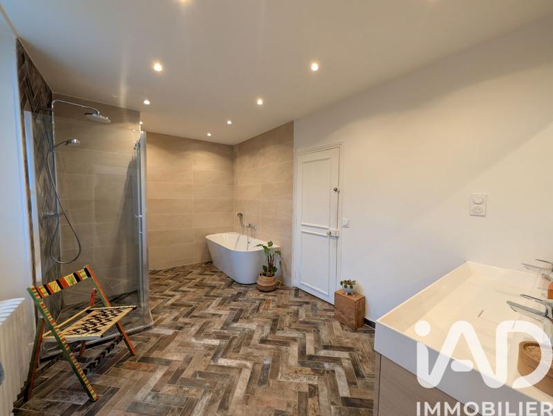 Maison - 220 m² - 7 pièces