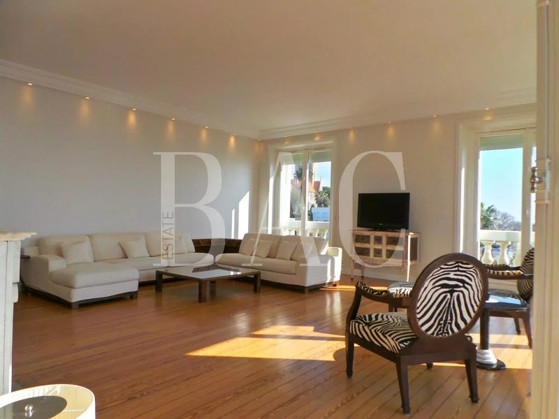 Appartement - 187 m² - 5 pièces