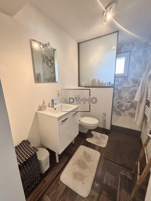 Maison - 233 m² - 7 pièces