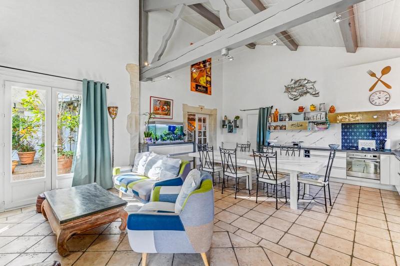 Propriété - 330 m² - 6 pièces