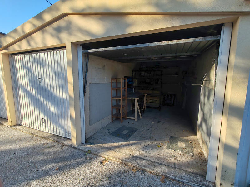 Parking / Garage - 11 m²