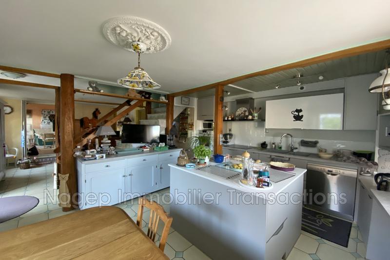 Propriété - 246 m² - 9 pièces