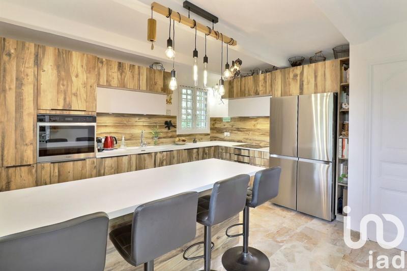 Maison - 198 m² - 5 pièces