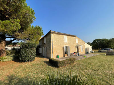 Maison - 225 m² - 8 pièces