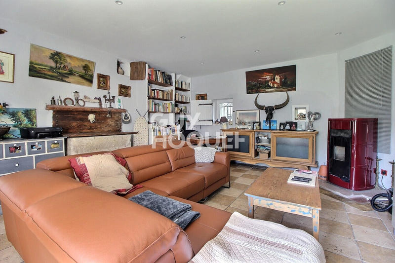 Maison - 238 m² - 8 pièces