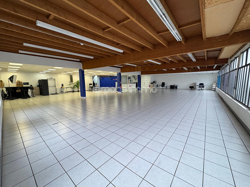 Local commercial - 776 m²