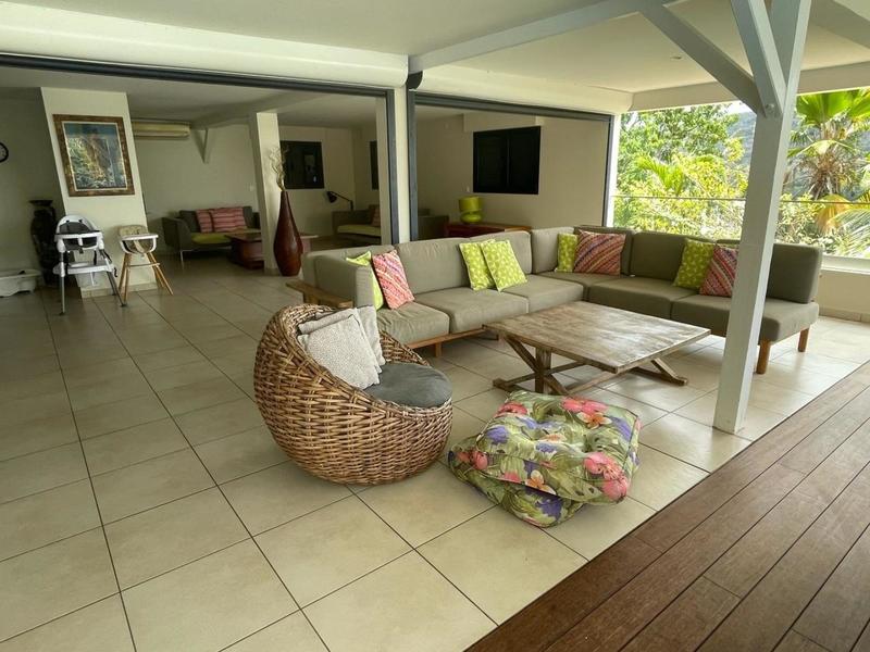 Maison - 236 m² - 8 pièces