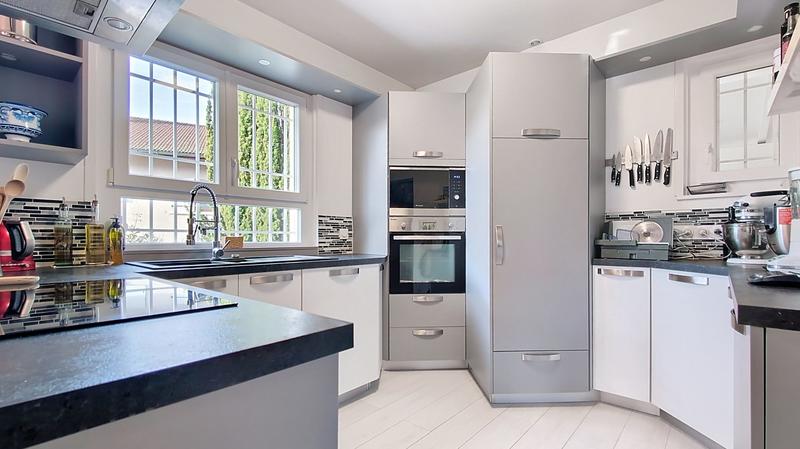 Maison traditionnelle - 209 m² - 8 pièces