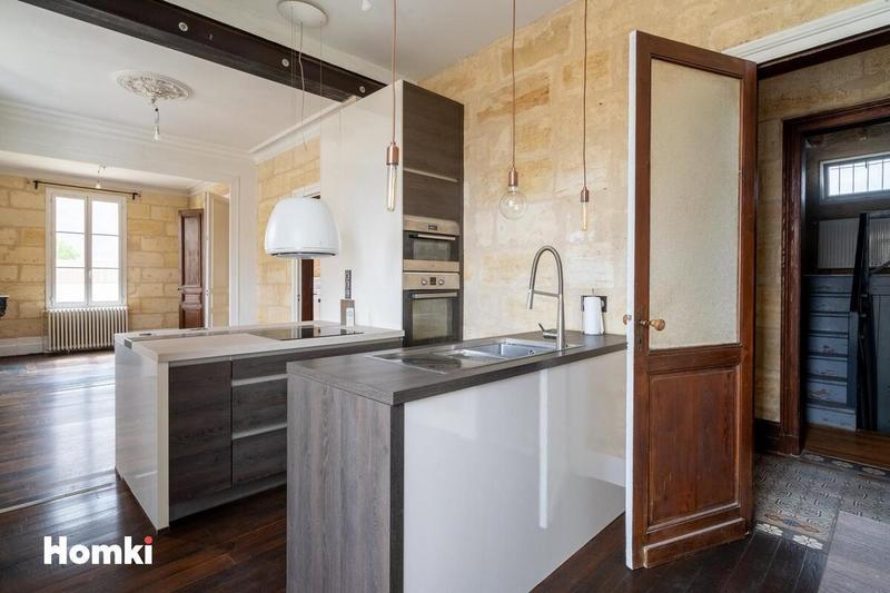 Maison - 270 m² - 8 pièces