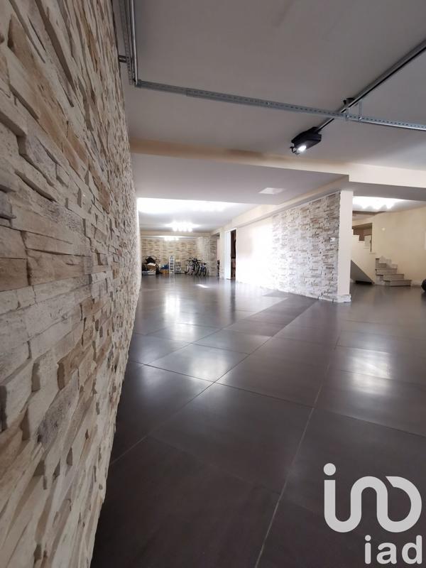 Maison - 210 m² - 7 pièces