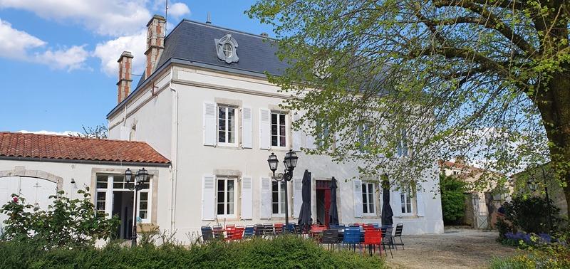 Maison de maîtres - 400 m² - 15 pièces