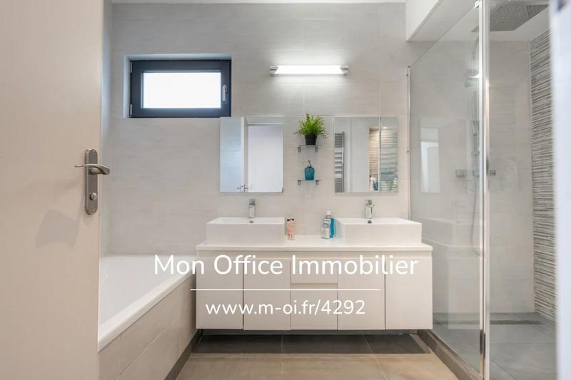 Villa - 216 m² - 6 pièces