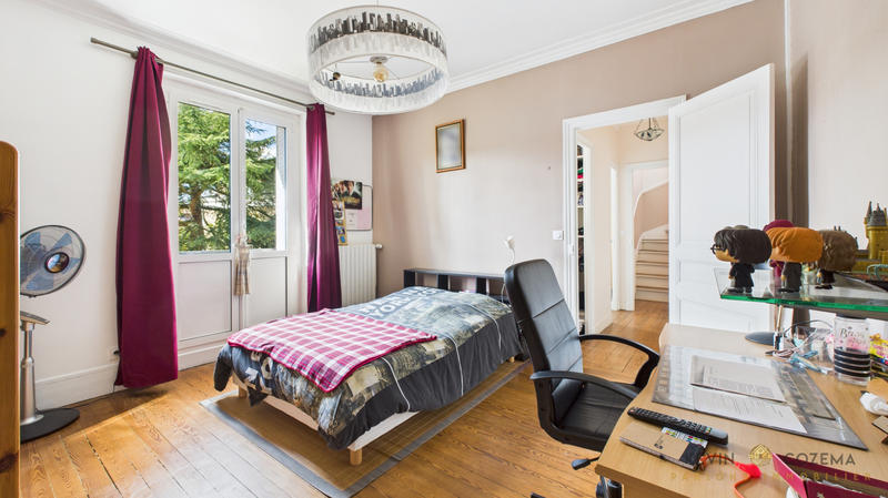 Maison - 212 m² - 10 pièces