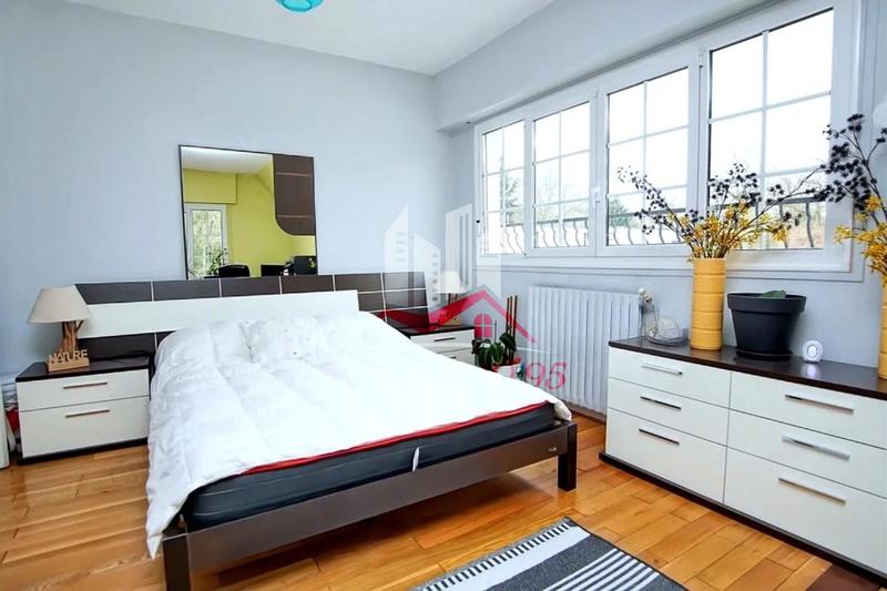 Propriété - 389 m² - 8 pièces