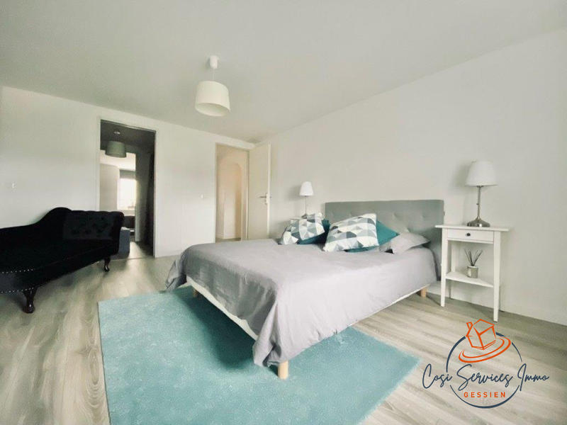 Maison - 300 m² - 8 pièces