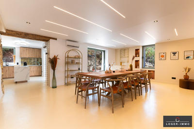 Maison - 202 m² - 8 pièces