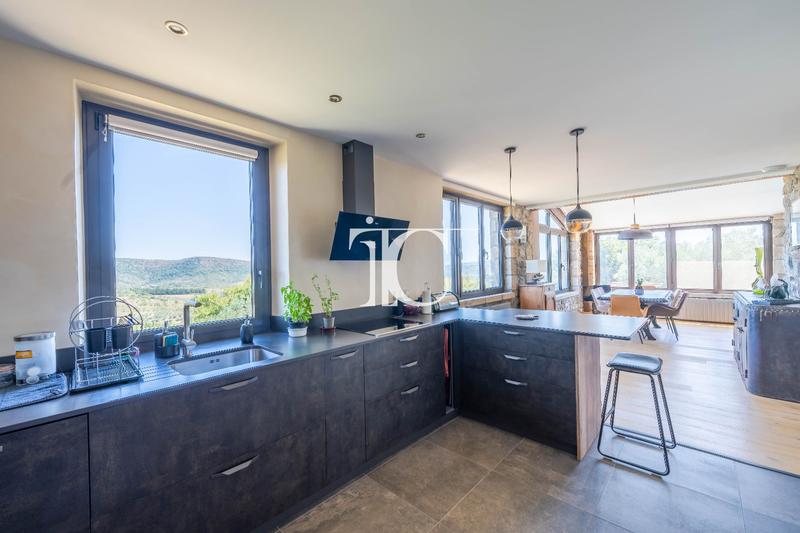 Maison - 166 m² - 7 pièces