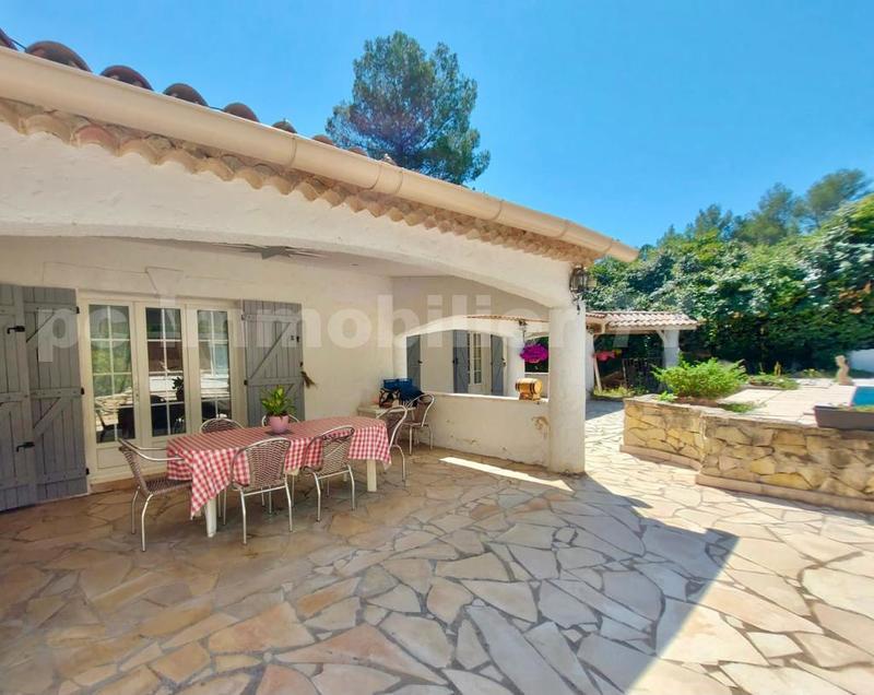 Villa - 300 m² - 11 pièces