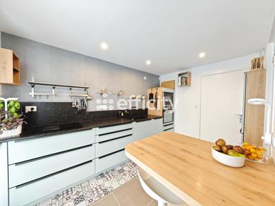 Maison - 121 m² - 6 pièces