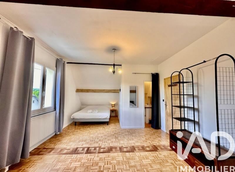 Maison - 200 m² - 8 pièces