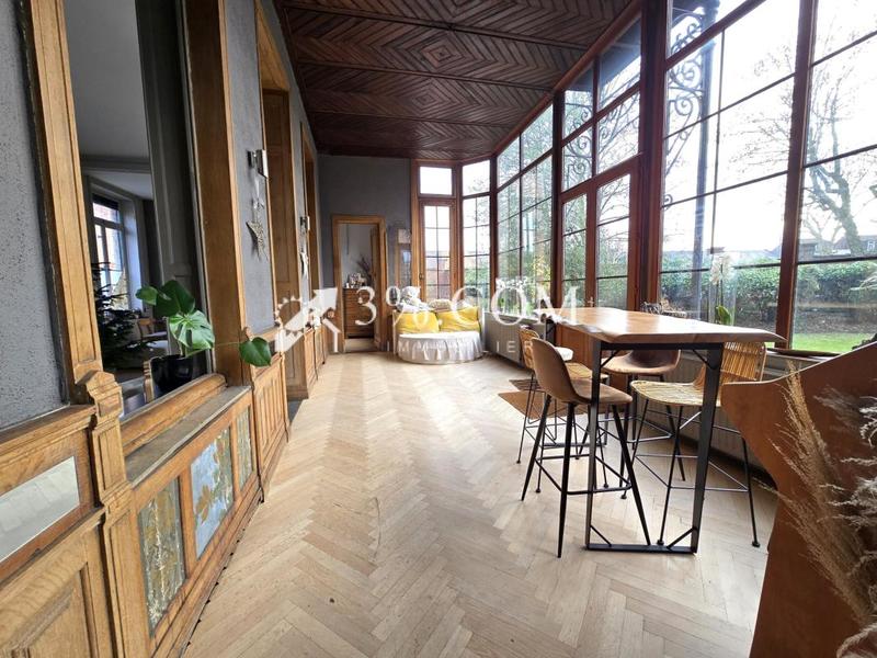 Propriété - 250 m² - 9 pièces