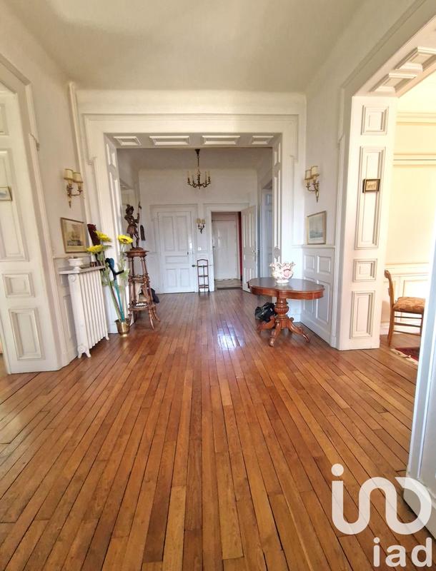 Maison - 270 m² - 16 pièces