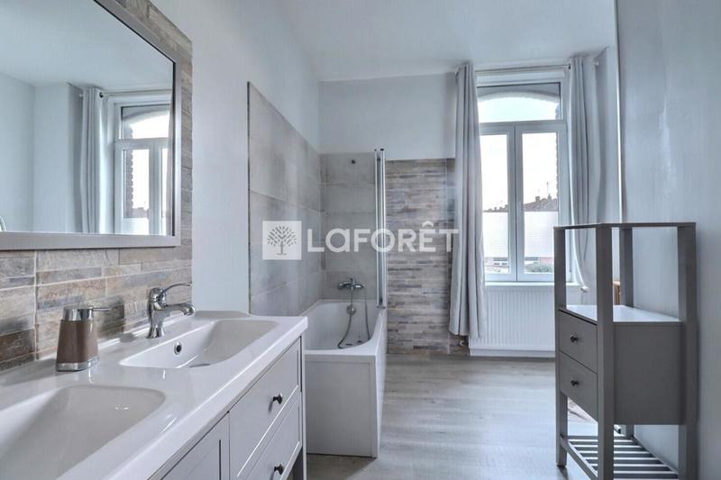 Maison - 295 m² - 8 pièces