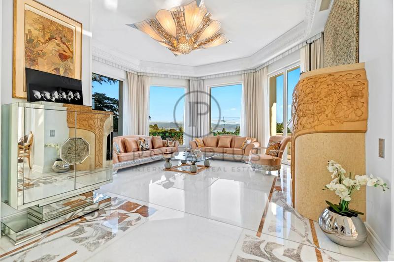 Villa - 1 000 m² - 15 pièces