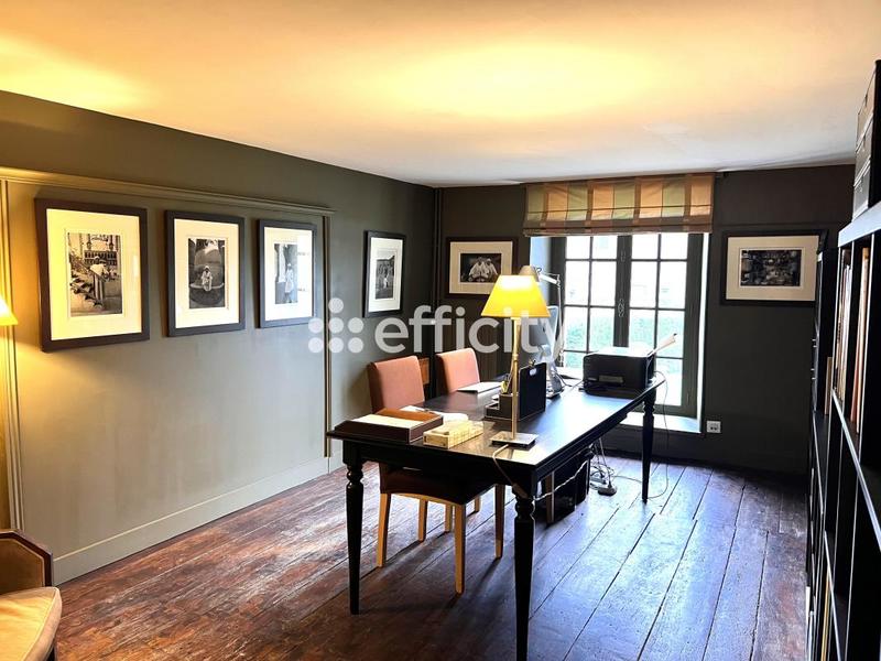 Maison - 447 m² - 12 pièces