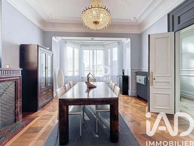 Maison - 210 m² - 8 pièces