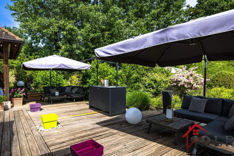 Demeure - 460 m² - 14 pièces