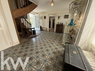 Maison ancienne - 246 m² - 7 pièces