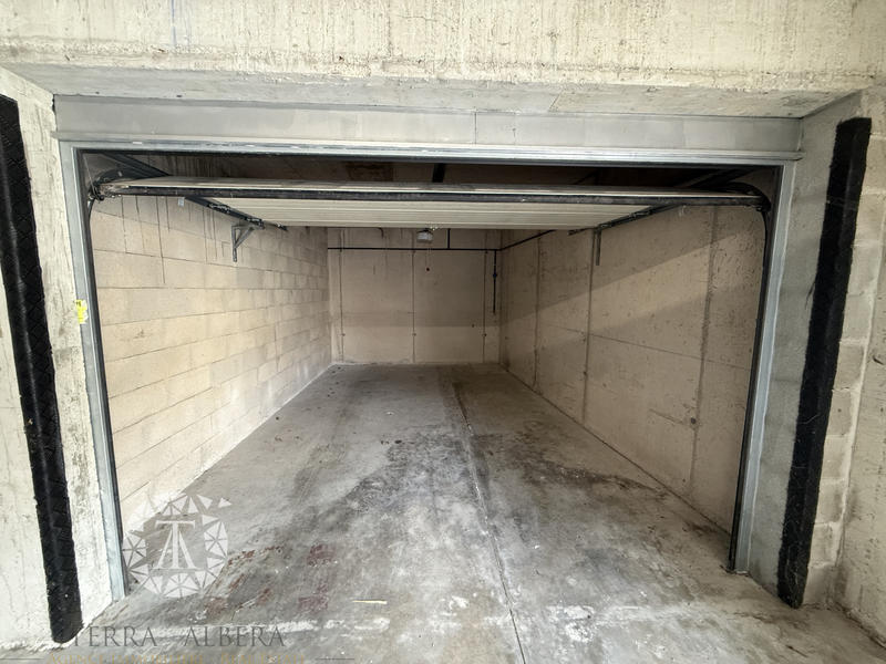 Parking / Garage - 18 m²