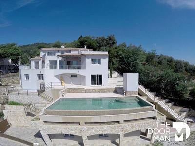 Villa - 255 m² - 9 pièces