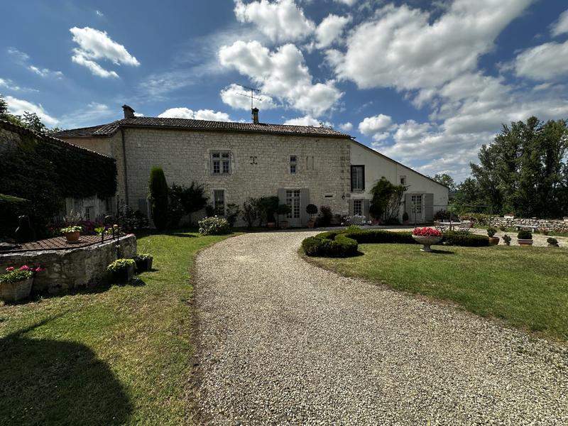 Maison ancienne - 380 m² - 11 pièces
