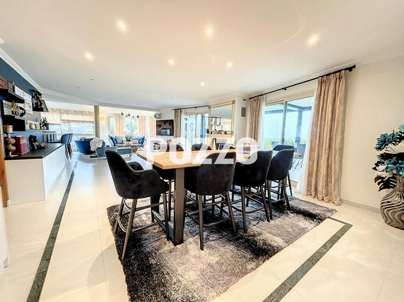 Maison - 340 m² - 9 pièces