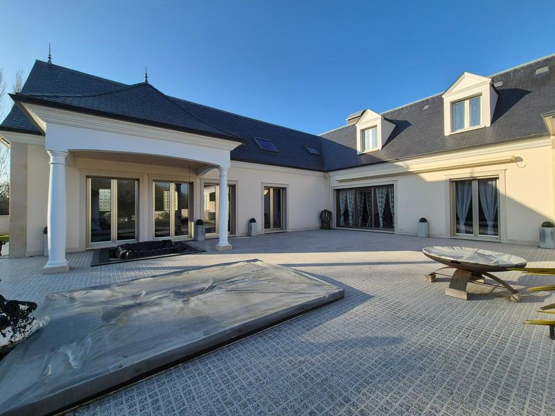 Maison - 471 m² - 15 pièces