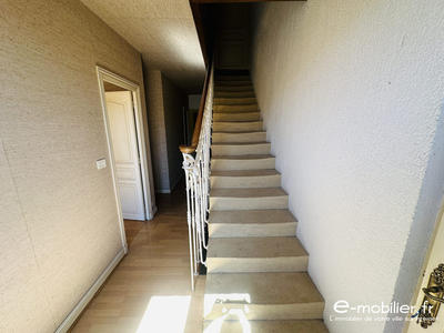 Maison - 216 m² - 7 pièces