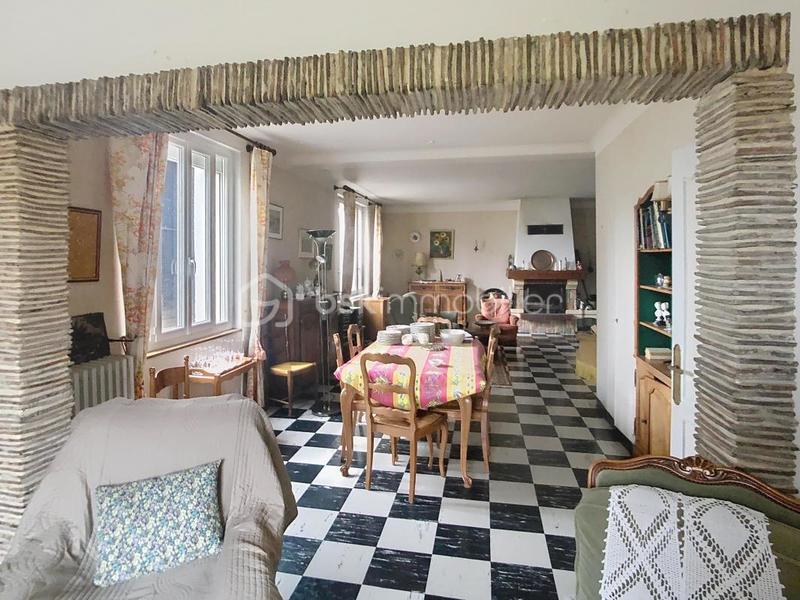 Maison - 241 m² - 6 pièces