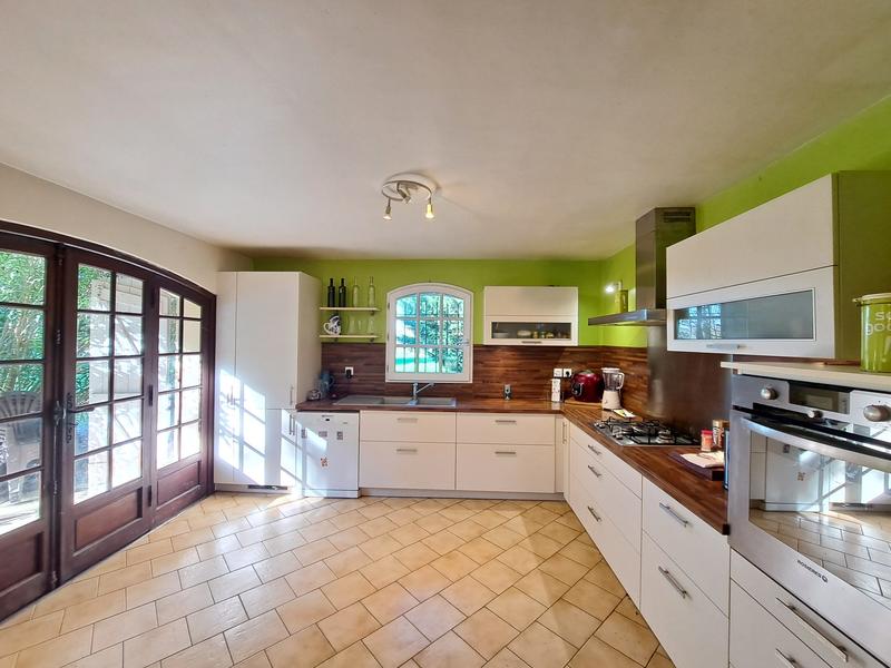 Maison - 224 m² - 9 pièces
