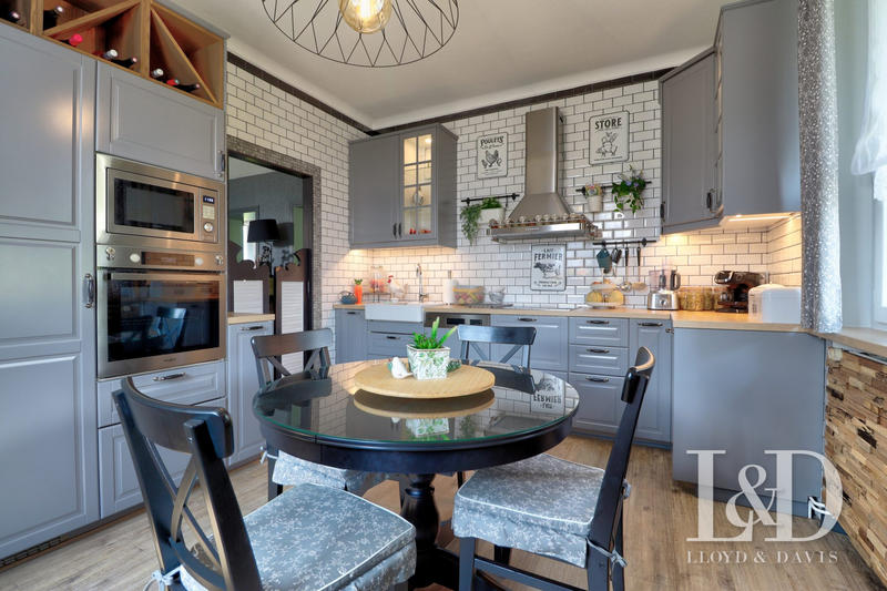 Maison - 212 m² - 8 pièces