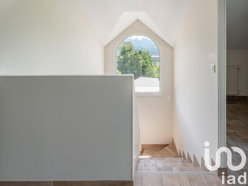 Maison - 222 m² - 7 pièces