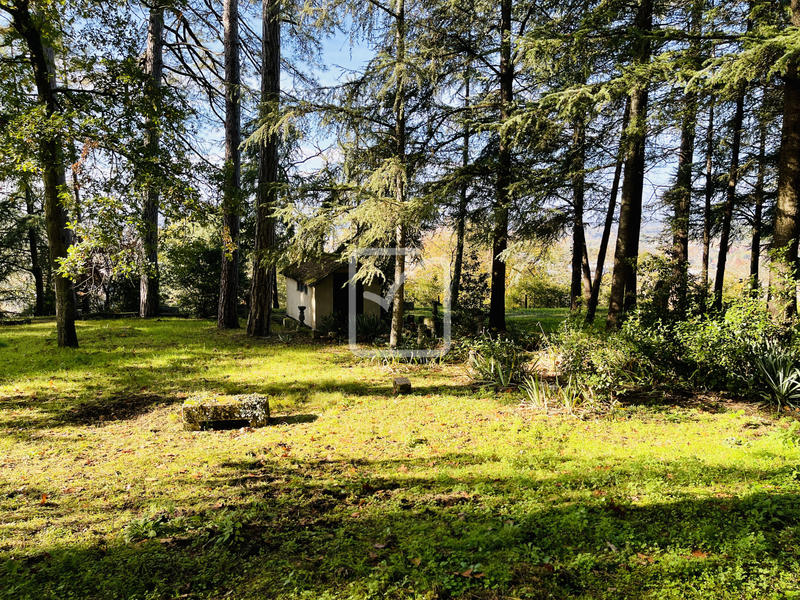 Maison - 525 m² - 16 pièces