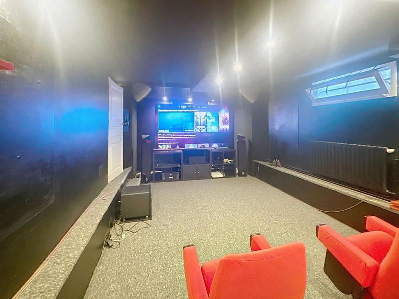 Maison - 271 m² - 9 pièces