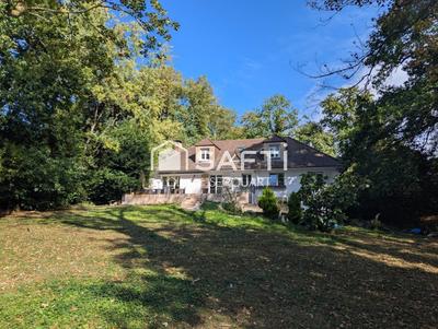 Maison - 215 m² - 7 pièces