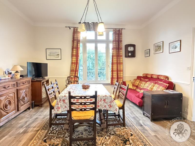 Maison - 187 m² - 9 pièces